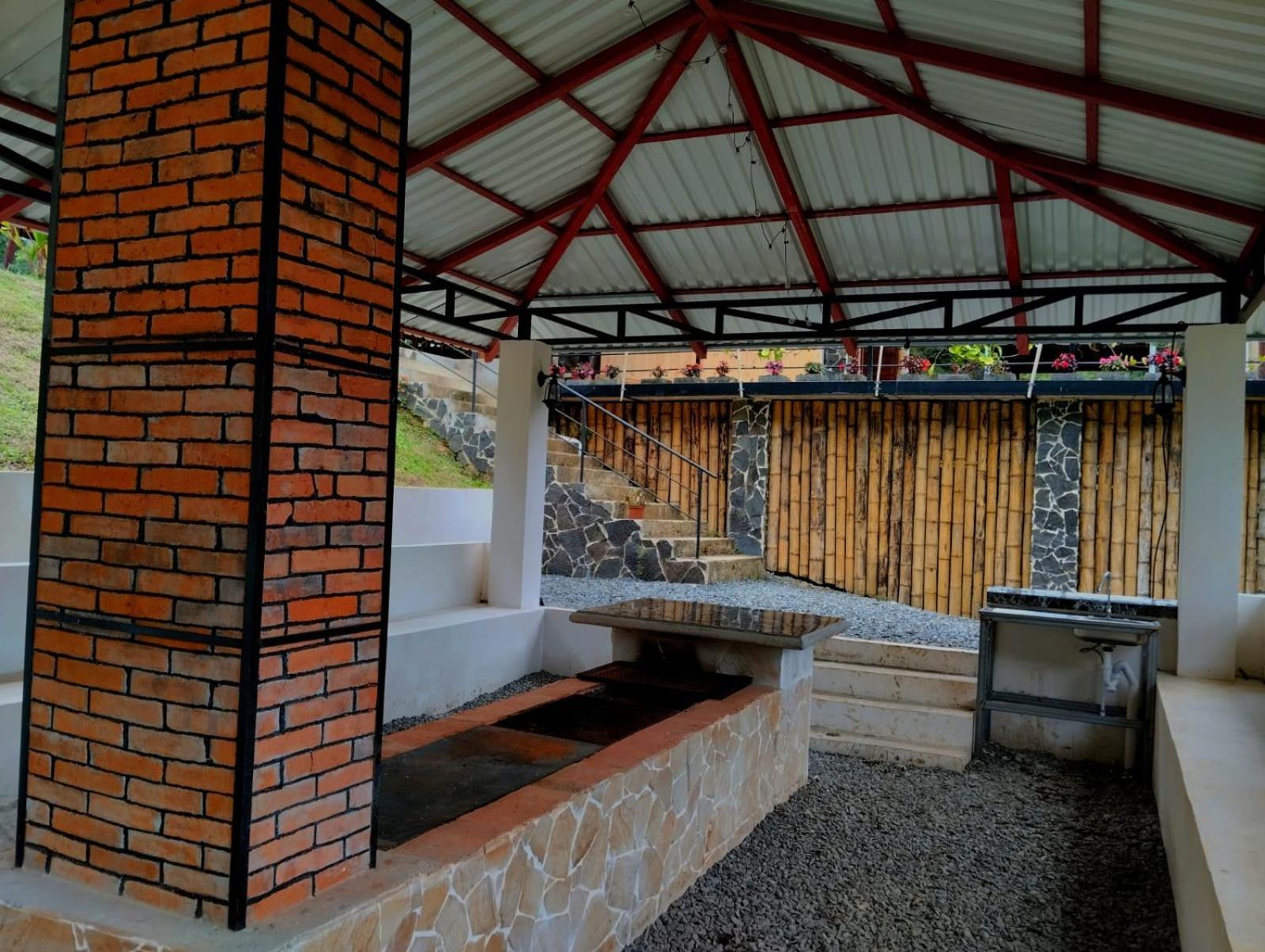 Hotel Rivel - Restaurant & Nature Retreat Turrialba Exterior photo